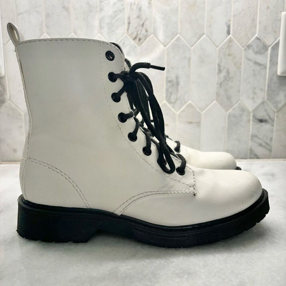 Time And Tru Vegan Leather Lace-Up Lug Combat Boots White & Black Size 7